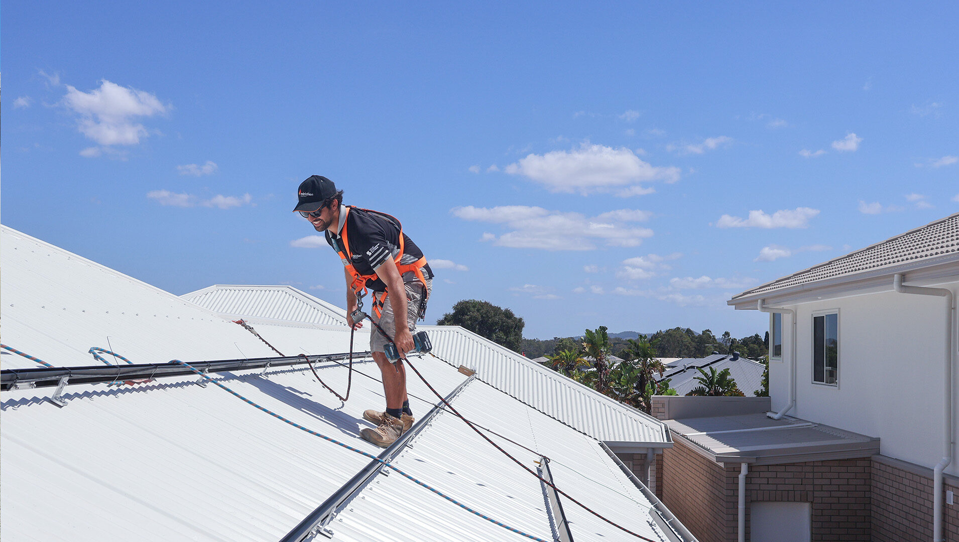 Solar Power System installed on an Ormeau house roof. 18x Astronergy N7s 440W Bifacial Solar Panels. 7.92kW Solar System. 29.4kWh Solax Battery. Long duration emergency backup storage.