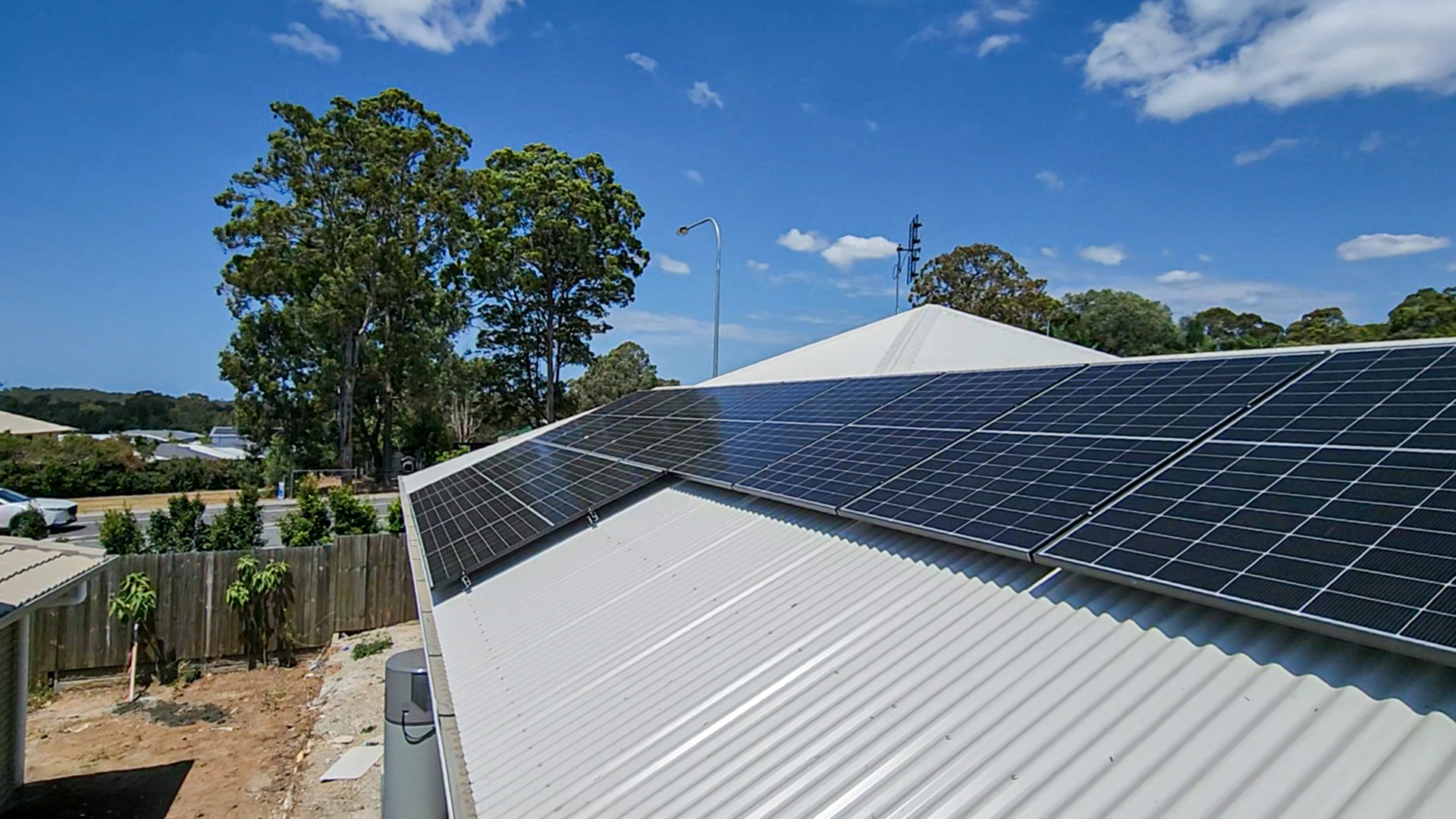 Solar Power System installed on an Ormeau house roof. 18x Astronergy N7s 440W Bifacial Solar Panels. 7.92kW Solar System. 29.4kWh Solax Battery. Long duration emergency backup storage.